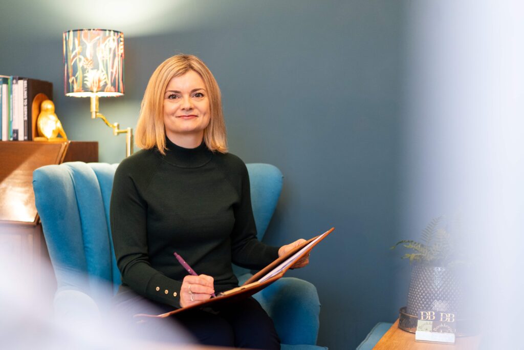 Jennifer Barker Taking Notes | Digital Bookkeeping